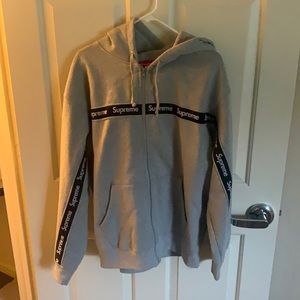 Gray supreme hoodie! Like new quality!!